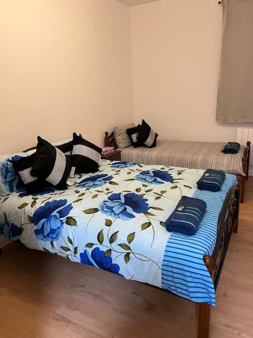 004- Brand New 1 Bedroom Apartment F1 อีลลิง ภายนอก รูปภาพ