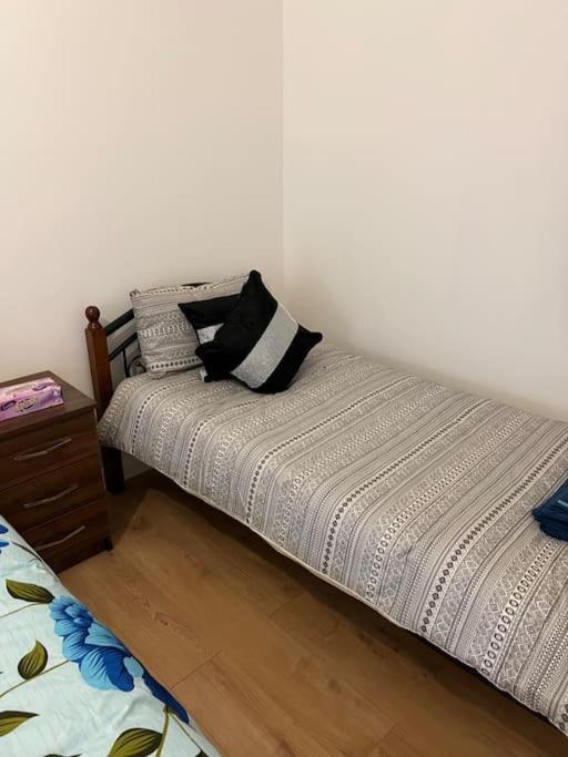 004- Brand New 1 Bedroom Apartment F1 อีลลิง ภายนอก รูปภาพ
