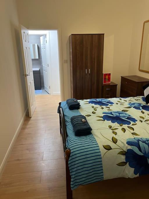 004- Brand New 1 Bedroom Apartment F1 อีลลิง ภายนอก รูปภาพ