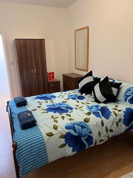 004- Brand New 1 Bedroom Apartment F1 อีลลิง ภายนอก รูปภาพ