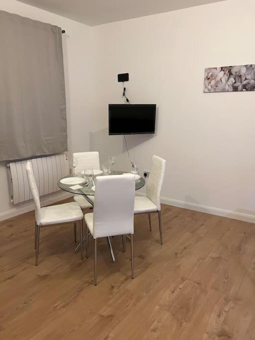 004- Brand New 1 Bedroom Apartment F1 อีลลิง ภายนอก รูปภาพ
