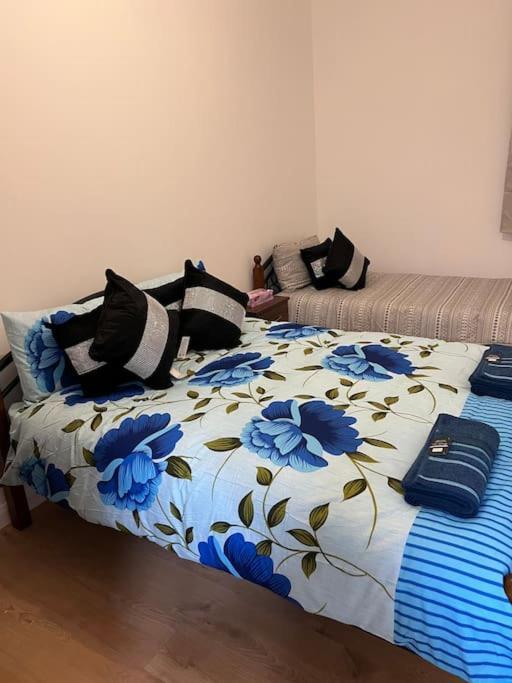 004- Brand New 1 Bedroom Apartment F1 อีลลิง ภายนอก รูปภาพ
