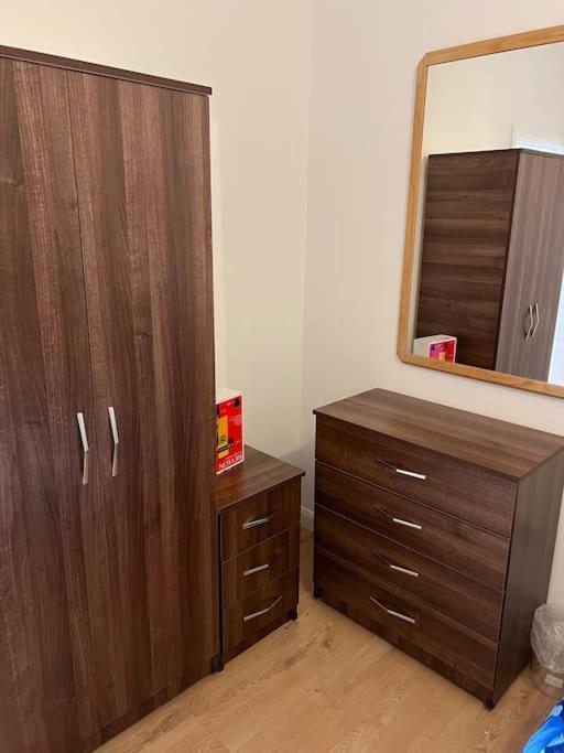 004- Brand New 1 Bedroom Apartment F1 อีลลิง ภายนอก รูปภาพ