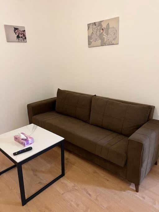 004- Brand New 1 Bedroom Apartment F1 อีลลิง ภายนอก รูปภาพ