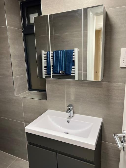 004- Brand New 1 Bedroom Apartment F1 อีลลิง ภายนอก รูปภาพ