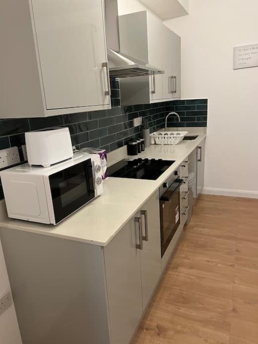 004- Brand New 1 Bedroom Apartment F1 อีลลิง ภายนอก รูปภาพ