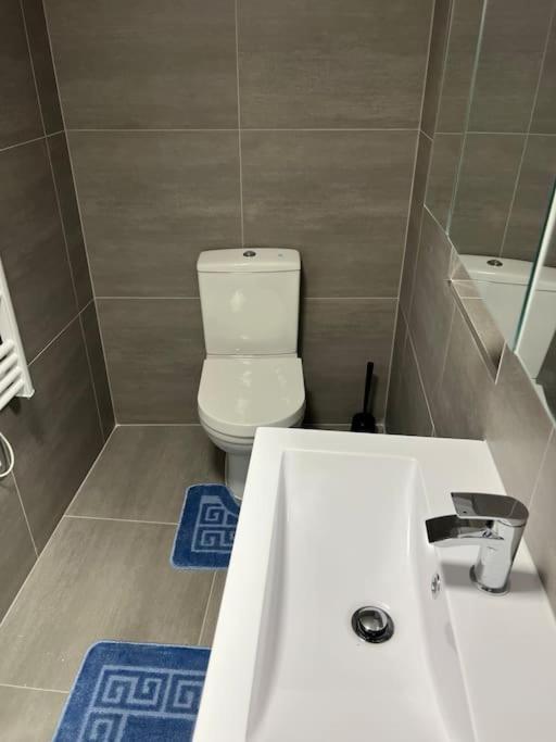 004- Brand New 1 Bedroom Apartment F1 อีลลิง ภายนอก รูปภาพ