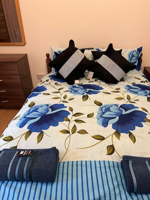 004- Brand New 1 Bedroom Apartment F1 อีลลิง ภายนอก รูปภาพ